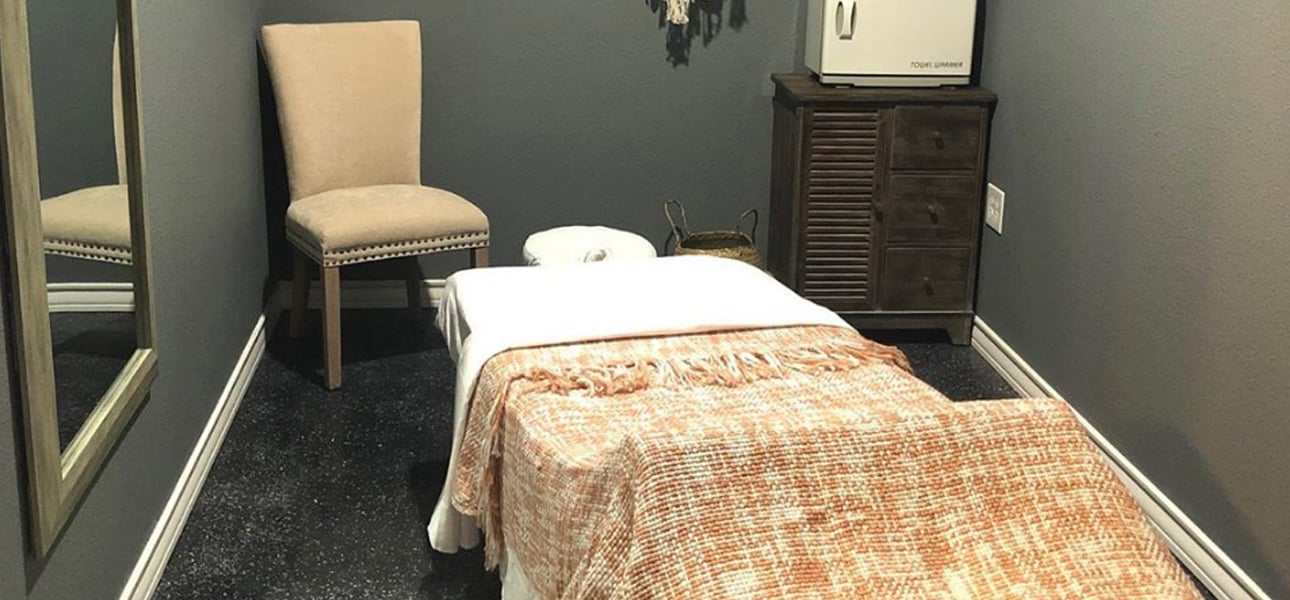 massage room table